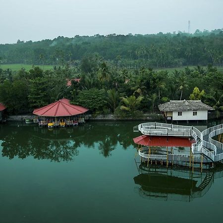 Mango Meadows Hotel กัตตะยัม ภายนอก รูปภาพ