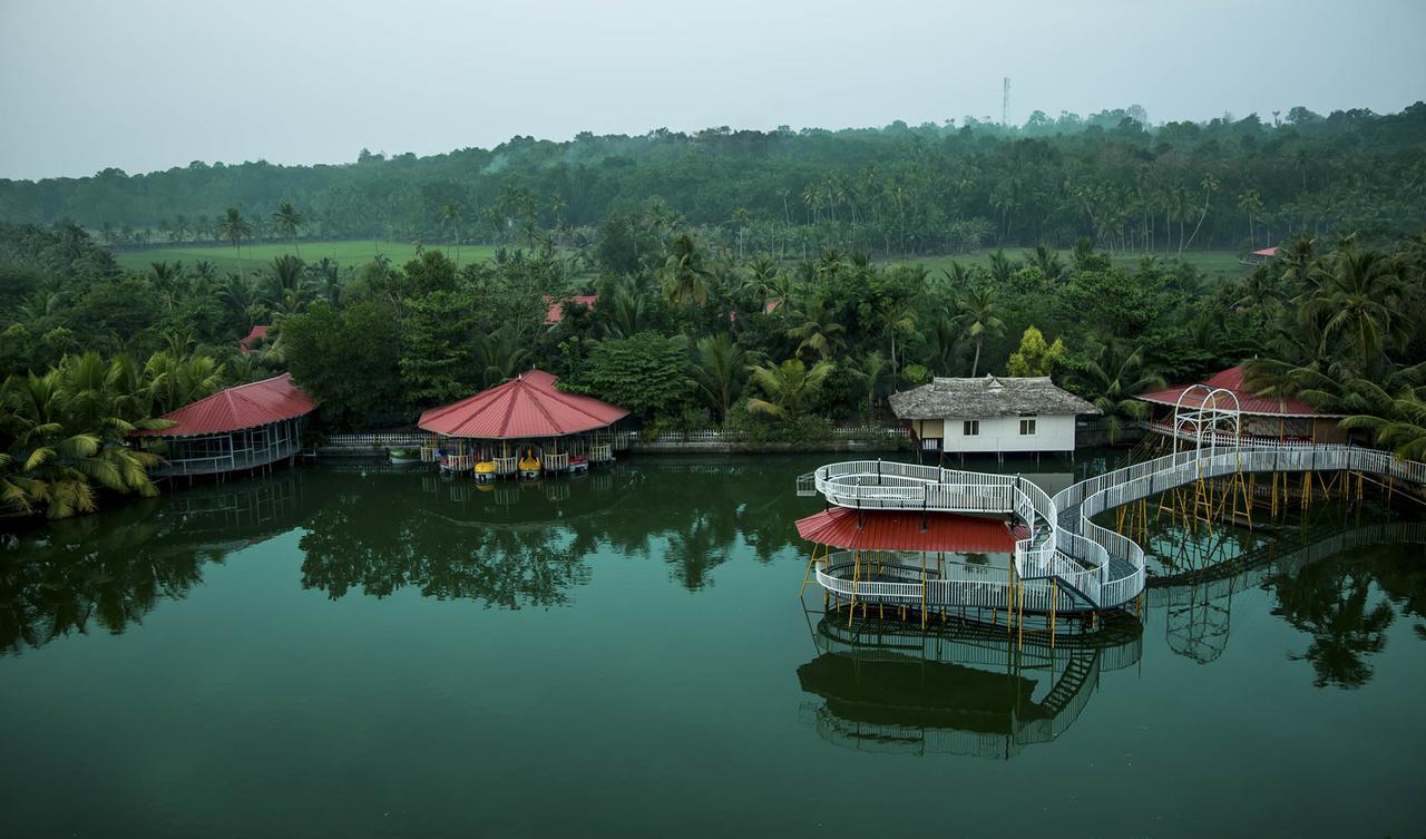 Mango Meadows Hotel กัตตะยัม ภายนอก รูปภาพ